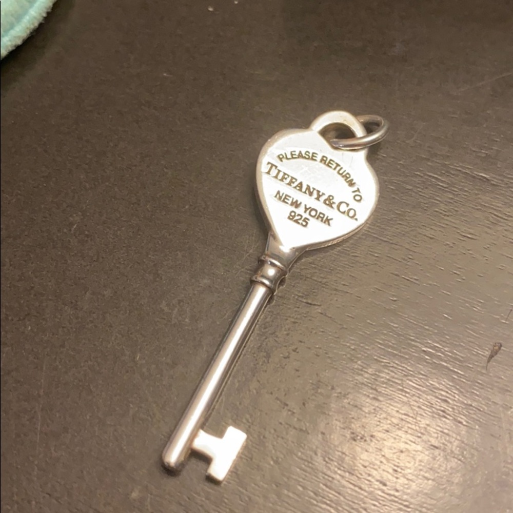 Please Return to Tiffany pendant. No chain.